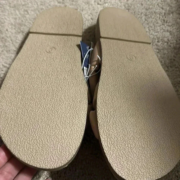 Universal Thread beige slides size 9 NWT - Picture 3 of 3